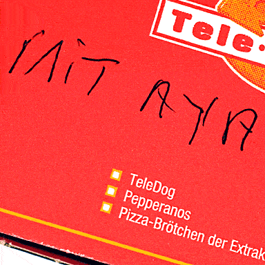 Meine Pizza-Seite - Pizzaschachtel mit Aufschrift "Pizza mit Aya"
