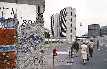 Die Berliner Mauer 1990 - Übergang Leipziger Straße