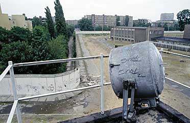 Die Berliner Mauer 1990 - Blick vom Wachturm