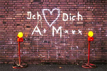 Über die Liebe: Graffito "Ich liebe Dich A + M xxx"