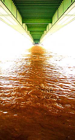Michael von Aichberger - Fotokunst - "Brückengrün - Rheinbraun"