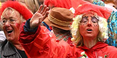 Carnival Monday Parade Cologne 2003 - 2 carnival revellers