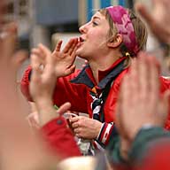 Rosenmontagszug Köln 2003 - Zuschauerin