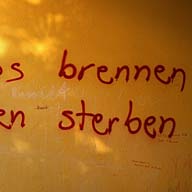 Berlin-Kreuzberg Graffiti 'cars burn, cops die"