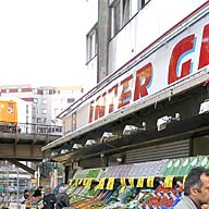 Berlin-Kreuzberg - Türkischer Obst- und Gemüseladen am Moritzplatz