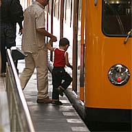 Berlin-Friedrichshain: U-Bahn Warschauer Straße